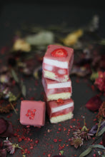 Load image into Gallery viewer, Mousse Mini Cakes Gift Box - minimepastry.com