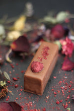 Load image into Gallery viewer, Mousse Mini Cakes Gift Box - minimepastry.com