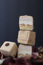 Load image into Gallery viewer, Mousse Mini Cakes Gift Box - minimepastry.com