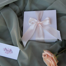 Load image into Gallery viewer, Truffle Gift Box - minimepastry.com