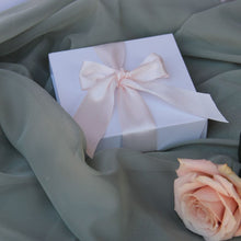 Load image into Gallery viewer, Truffle Gift Box - minimepastry.com