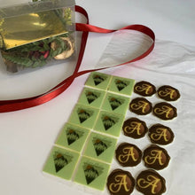 Load image into Gallery viewer, Custom Designed Mini Cake Gift Box - minimepastry.com