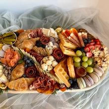 Load image into Gallery viewer, Christmas Morning Brunch Platter - minimepastry.com