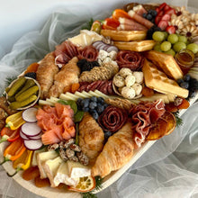 Load image into Gallery viewer, Christmas Morning Brunch Platter - minimepastry.com